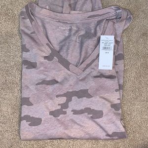 American Eagle pink camo v neck